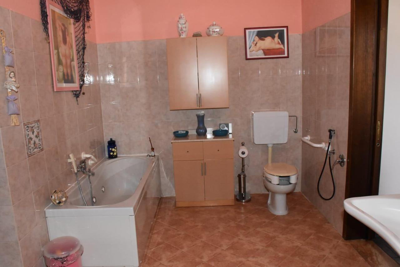Bed and Breakfast La Casa Di Enzo Lequio Tanaro Екстер'єр фото