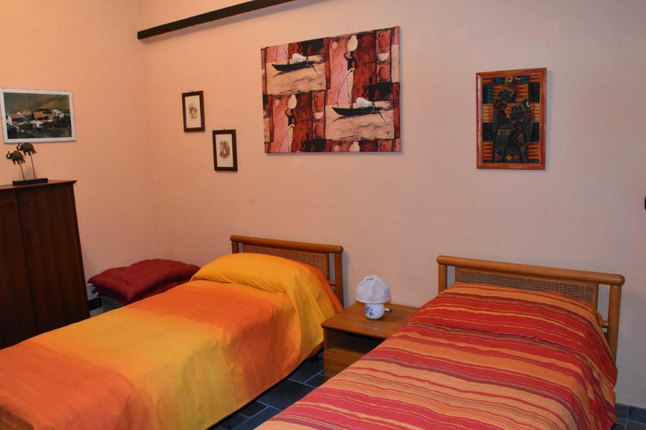 Bed and Breakfast La Casa Di Enzo Lequio Tanaro Екстер'єр фото