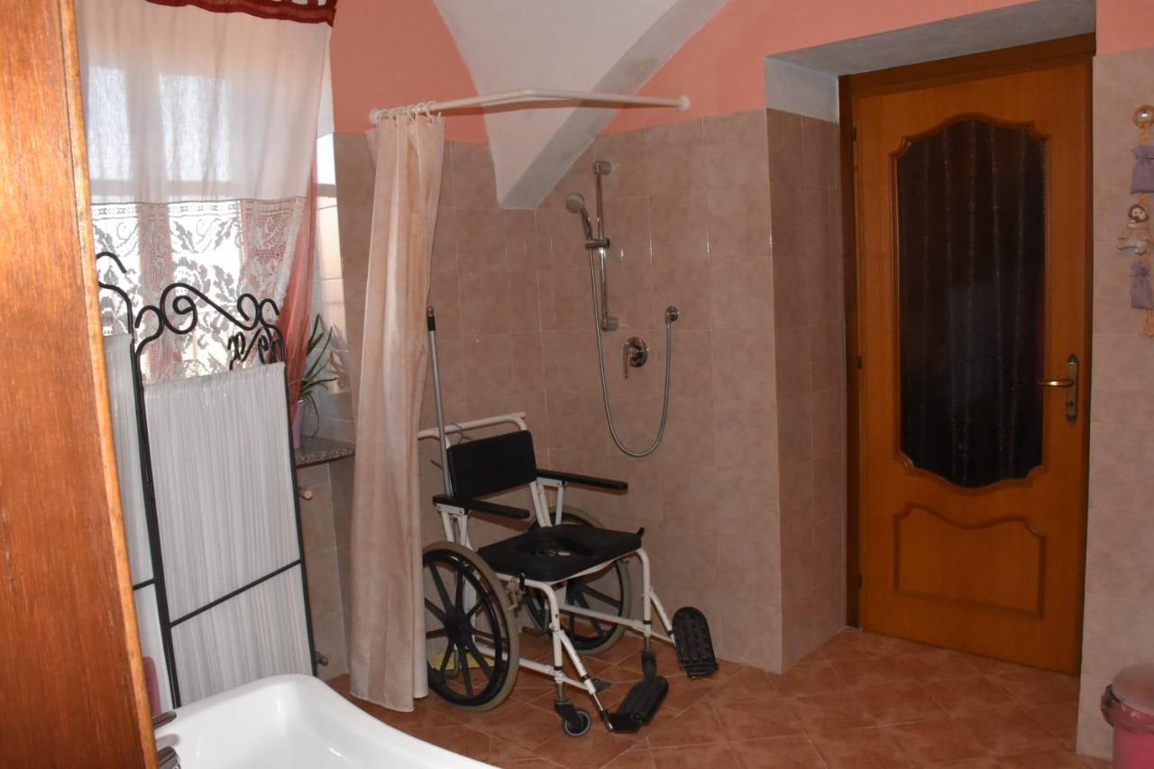 Bed and Breakfast La Casa Di Enzo Lequio Tanaro Екстер'єр фото